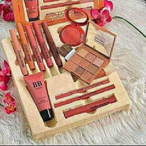 IMG-20260609-WA0000 Hangfang makeup combo set